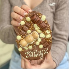 Personalised Kinder Bueno Loaded Egg